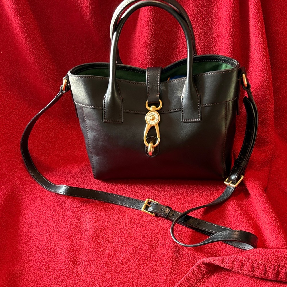 Elegant Black Leather Handbag